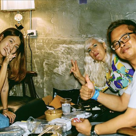 Area81 Hideout Hostel Bangkok Bagian luar foto