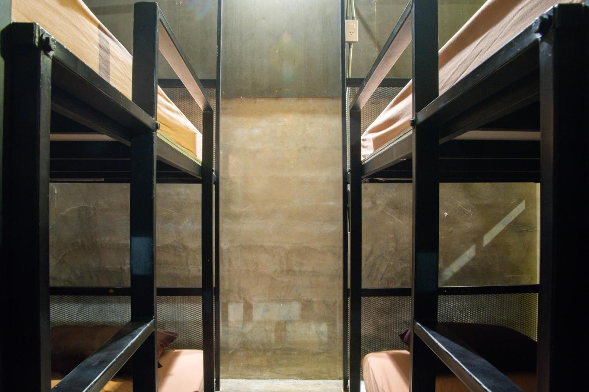 Area81 Hideout Hostel Bangkok Bagian luar foto