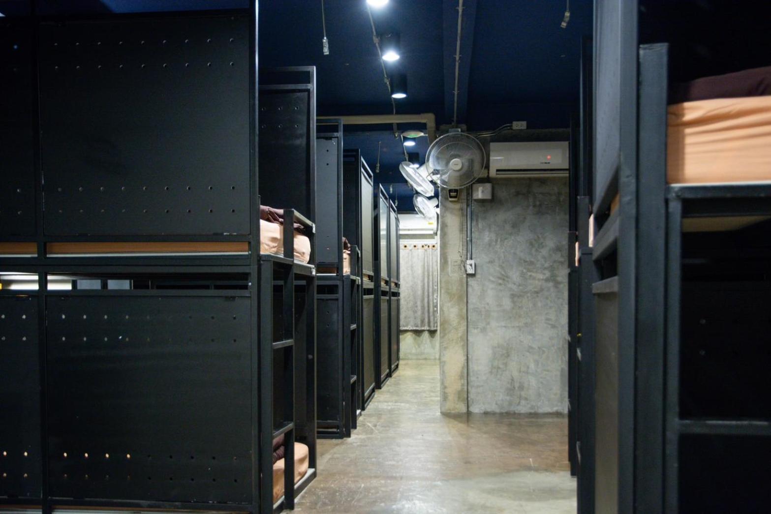 Area81 Hideout Hostel Bangkok Bagian luar foto