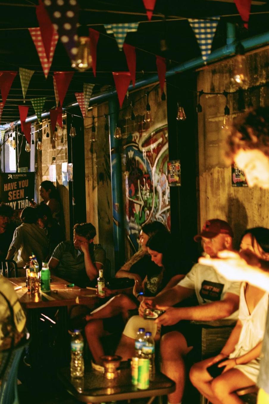 Area81 Hideout Hostel Bangkok Bagian luar foto